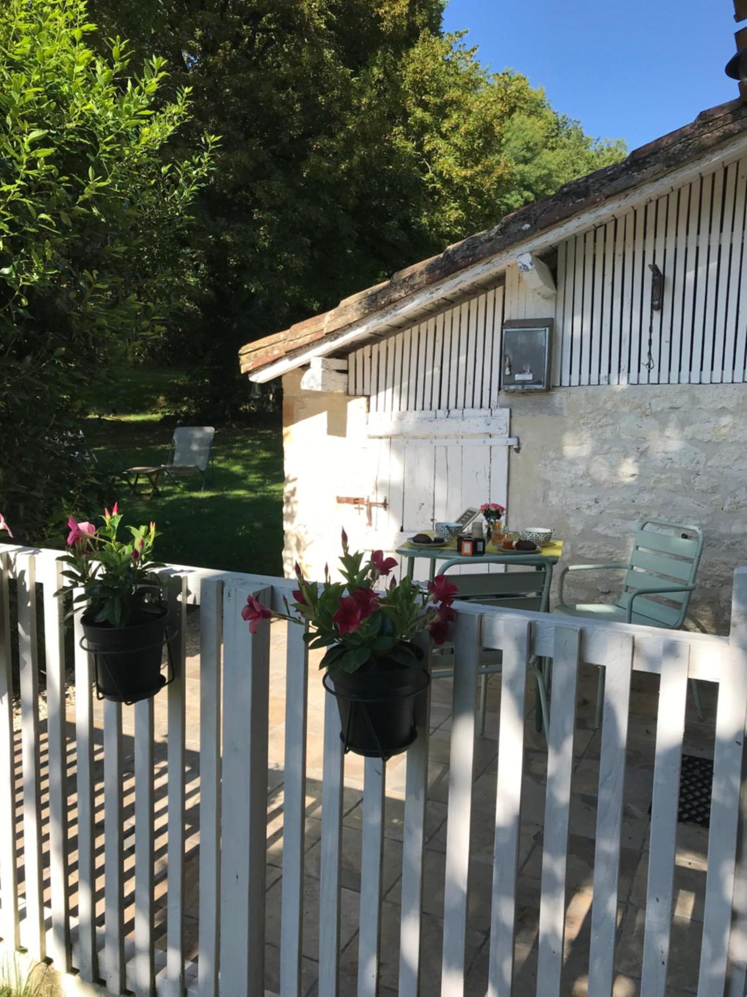 Le Val Du Pech Chantant Chambres D'Hotes Pern ภายนอก รูปภาพ